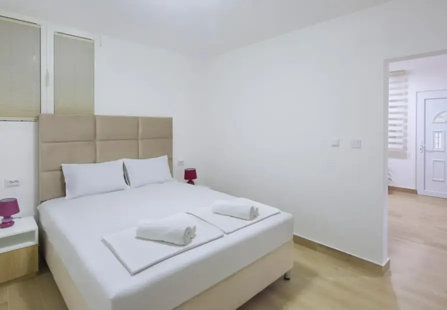 Apartman - Prizemlje — 1/13